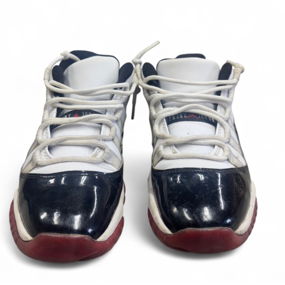 Kids size 5.5 Nike Air Jordan 11 Sneakers in good condition